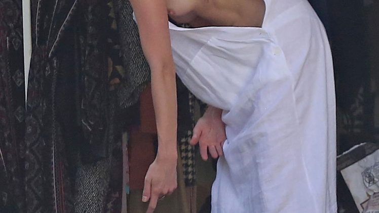 Amber Heard accidentally flashes her nipple (and her bare breast as well)
