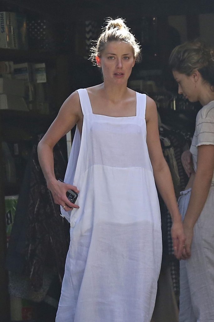 Amber Heard accidentally flashes her nipple (and her bare breast as well) gallery, pic 16