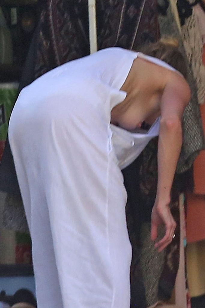 Amber Heard accidentally flashes her nipple (and her bare breast as well) gallery, pic 12