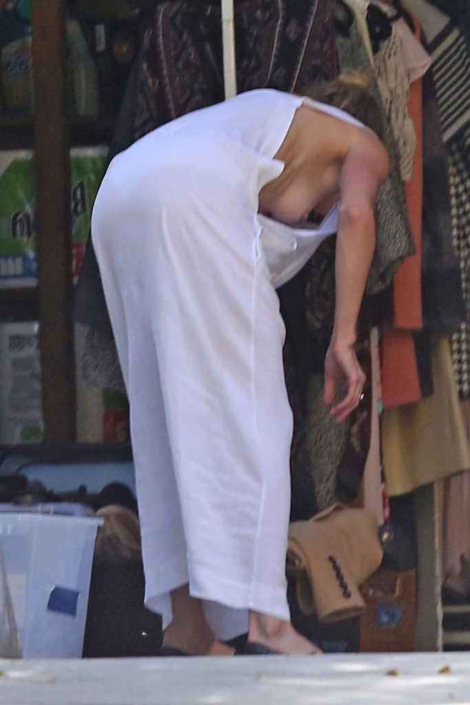 Amber Heard accidentally flashes her nipple (and her bare breast as well) gallery, pic 8