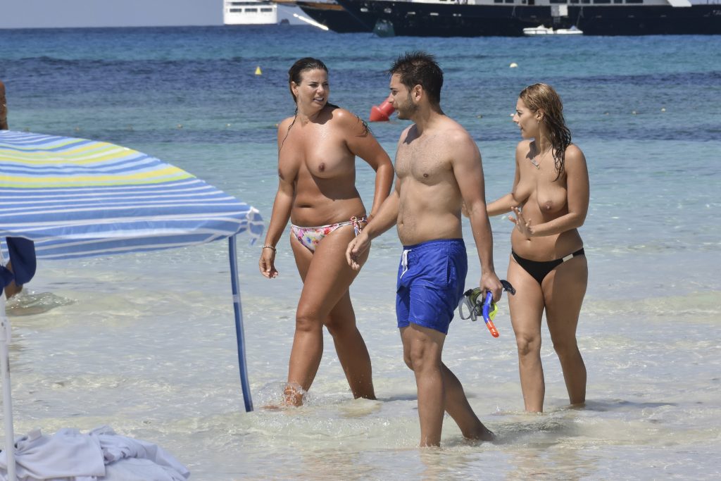 Aussie model Fiona Falkiner shows her fat tits and big belly in Ibiza gallery, pic 30