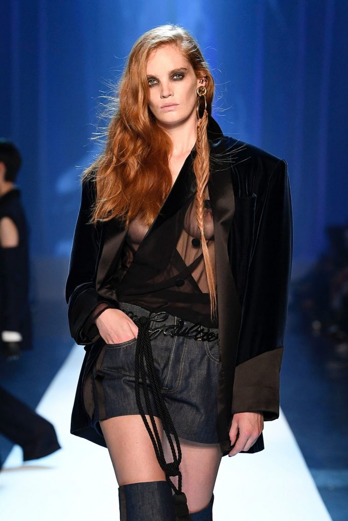 Alexina Graham shamelessly showing off her breasts on stage gallery, pic 30