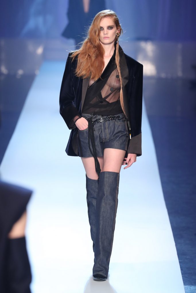 Alexina Graham shamelessly showing off her breasts on stage gallery, pic 2