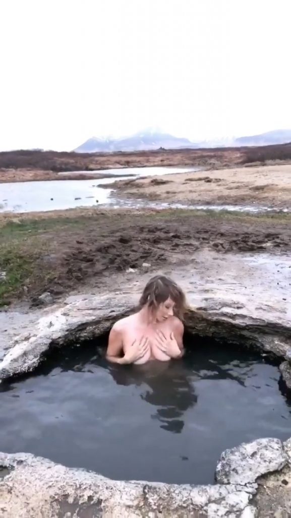 Sara Jean Underwood showing her naked ass while enjoying skinny dipping gallery, pic 8