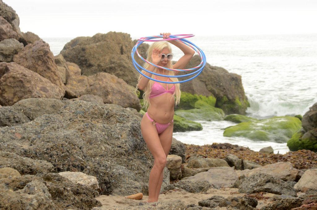 Angelique Morgan showing her ass while doing some sick hula hoop tricks gallery, pic 32