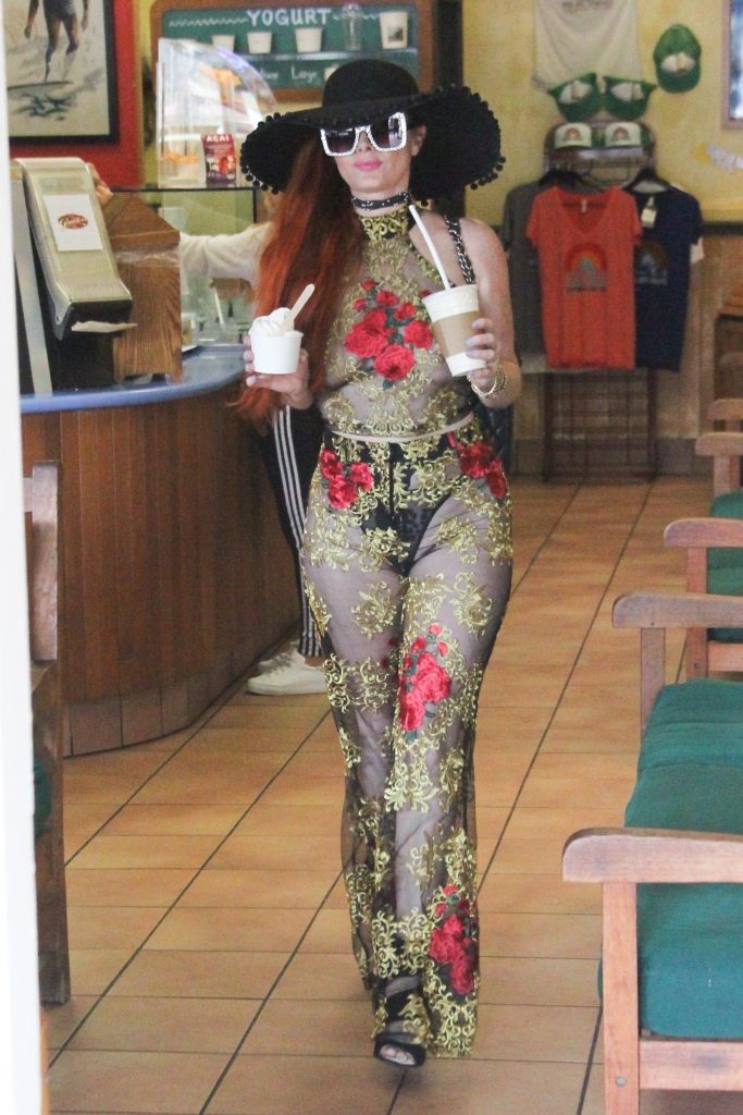 Phoebe Price wears a see-through get-up while buying frozen yogurts gallery, pic 38