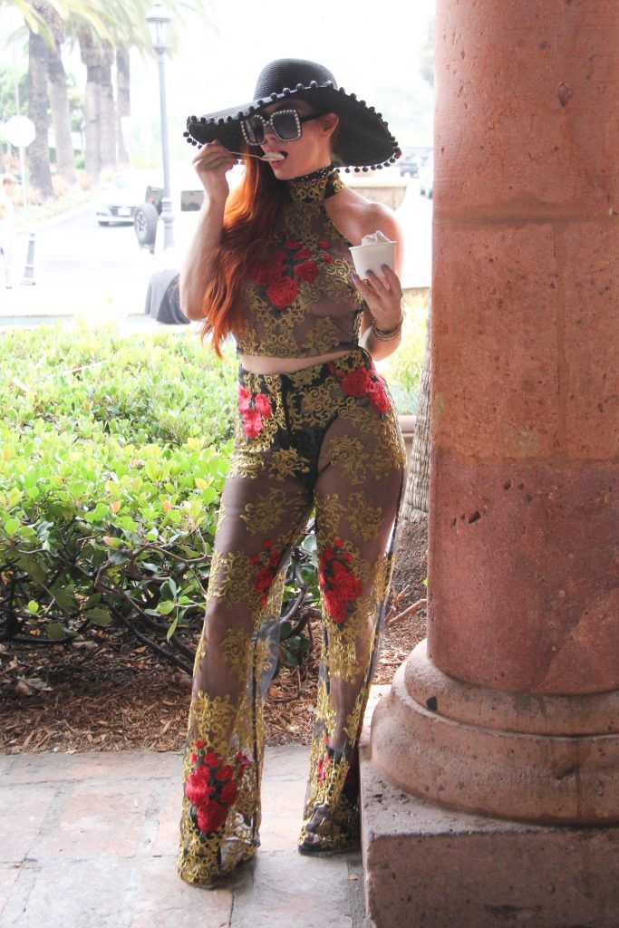 Phoebe Price wears a see-through get-up while buying frozen yogurts gallery, pic 64