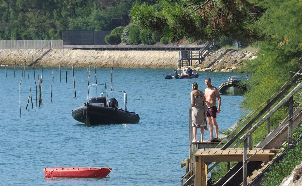 Marion Cotillard skinny dipping in the ocean - Cap-Ferret, France gallery, pic 84