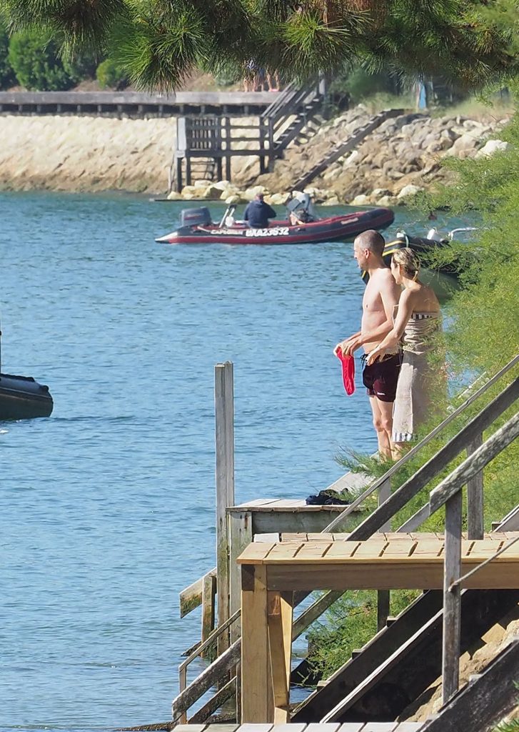 Marion Cotillard skinny dipping in the ocean - Cap-Ferret, France gallery, pic 100