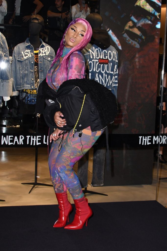 Nicki Minaj flaunting her thick ass and big breasts in a see-through outfit gallery, pic 46