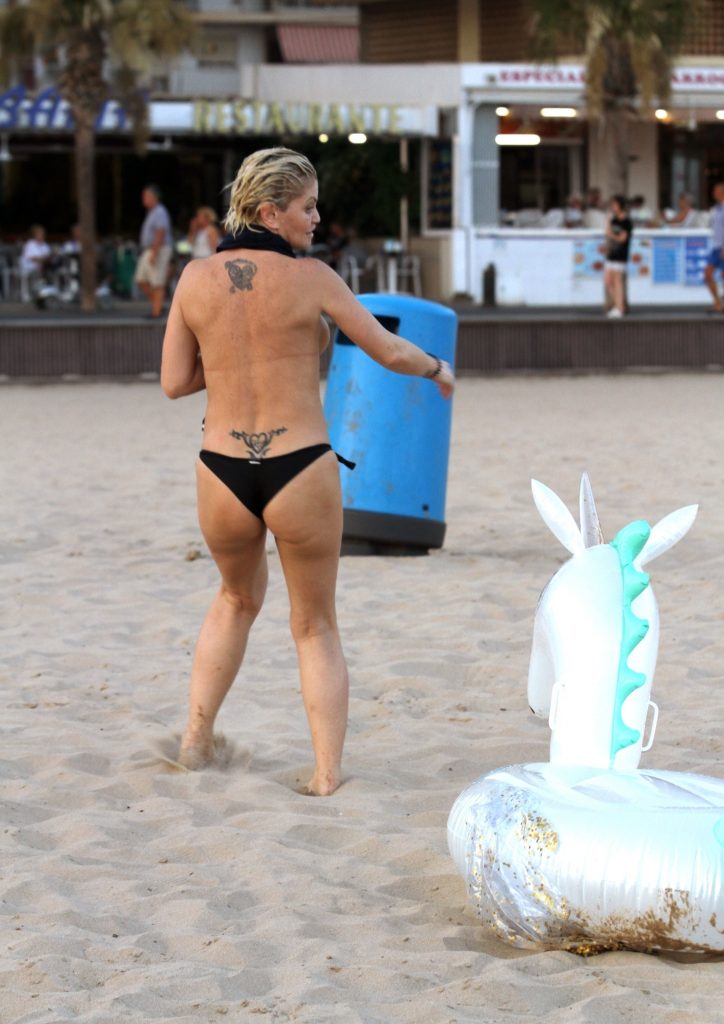 EXTREME CONTENT WARNING: Danniella Westbrook topless/bikini pictures gallery, pic 18