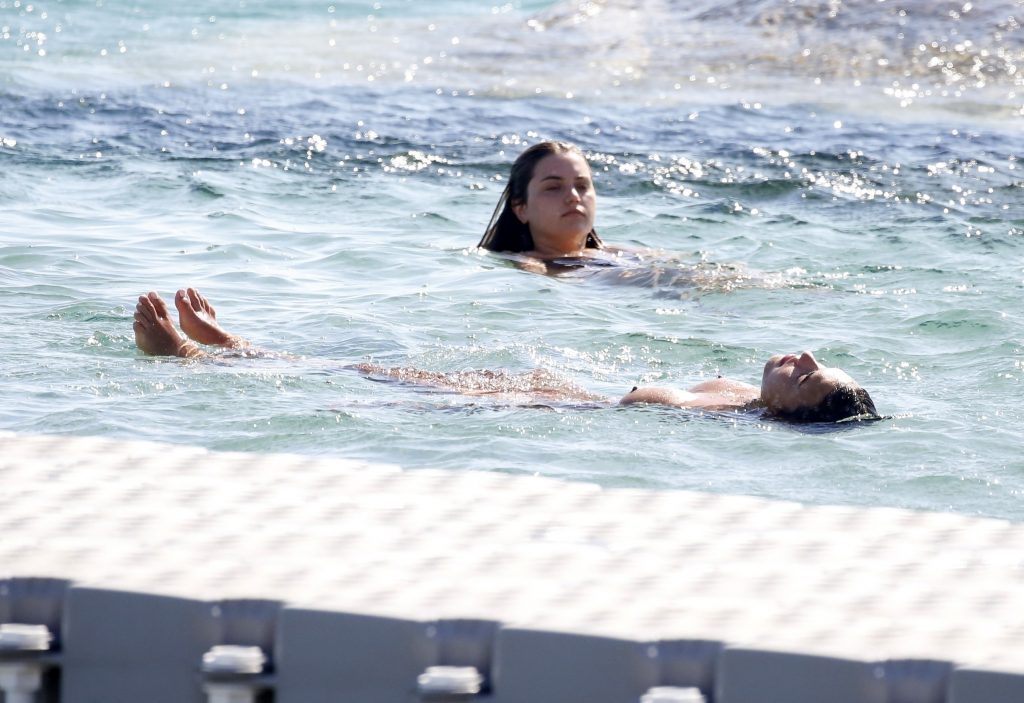 The latest Sofia Suescun topless pictures from a beach in Mykonos gallery, pic 14