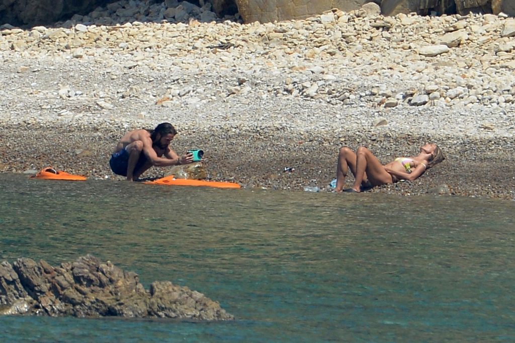 Topless Heidi Klum pictures – famous blonde enjoys extended foreplay on a boat gallery, pic 196