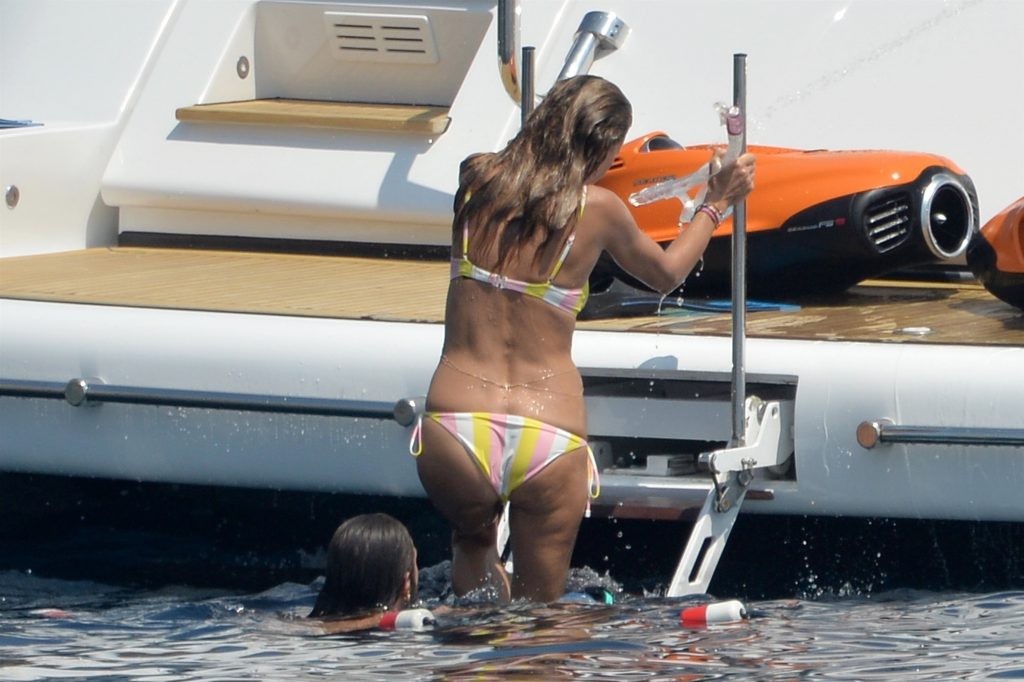 Topless Heidi Klum pictures – famous blonde enjoys extended foreplay on a boat gallery, pic 206