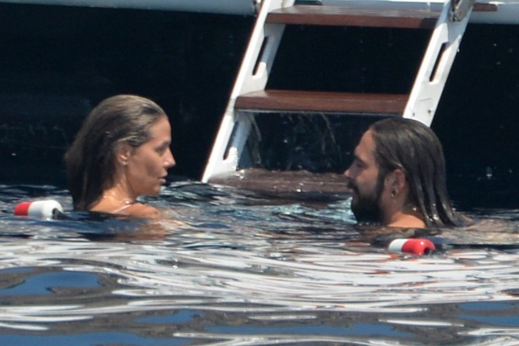 Topless Heidi Klum pictures – famous blonde enjoys extended foreplay on a boat gallery, pic 234