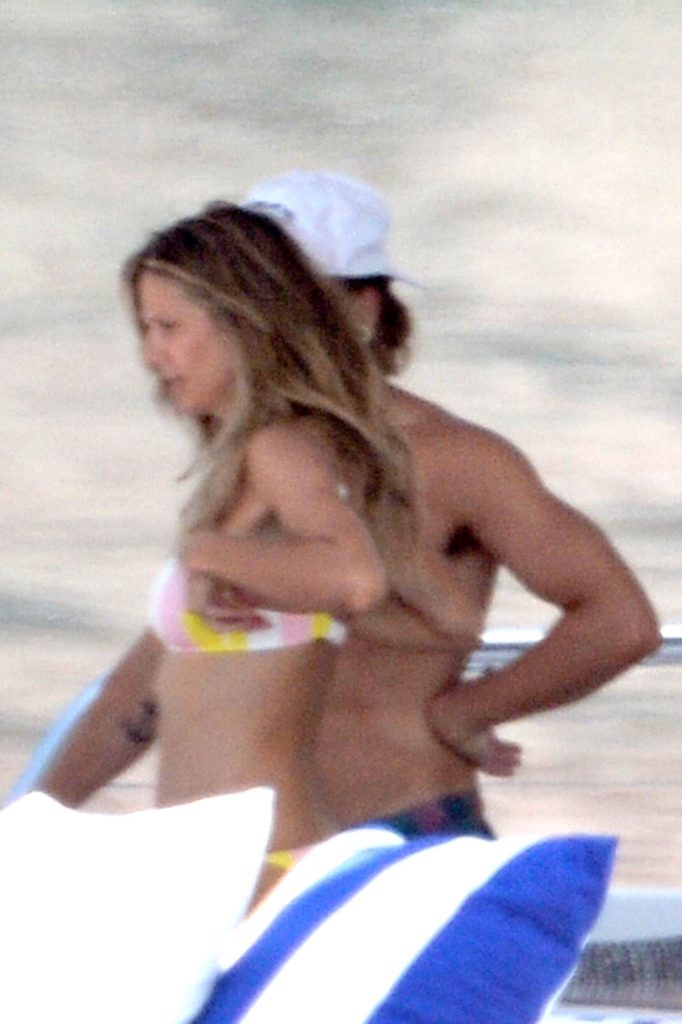 Topless Heidi Klum pictures – famous blonde enjoys extended foreplay on a boat gallery, pic 256