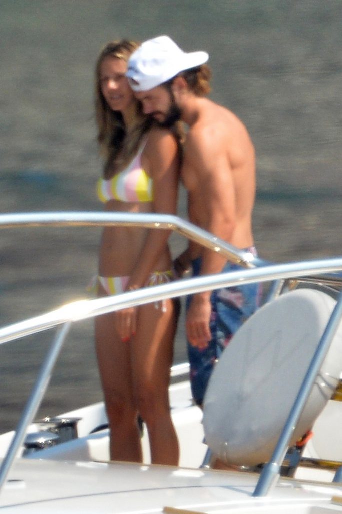 Topless Heidi Klum pictures – famous blonde enjoys extended foreplay on a boat gallery, pic 266