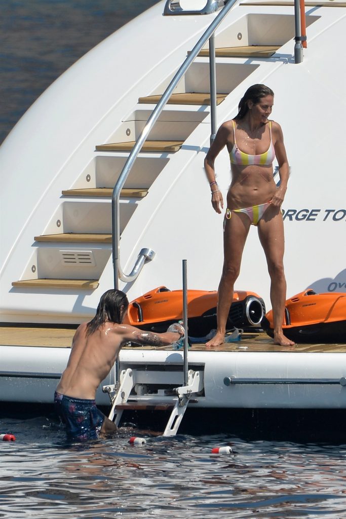 Topless Heidi Klum pictures – famous blonde enjoys extended foreplay on a boat gallery, pic 306