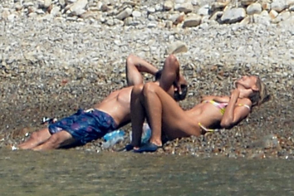 Topless Heidi Klum pictures – famous blonde enjoys extended foreplay on a boat gallery, pic 34