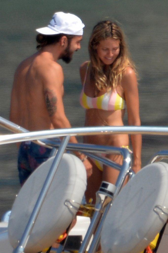 Topless Heidi Klum pictures – famous blonde enjoys extended foreplay on a boat gallery, pic 4