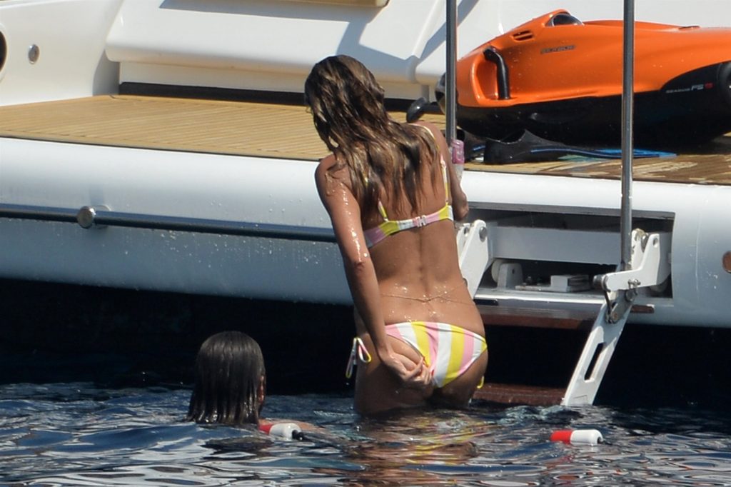 Topless Heidi Klum pictures – famous blonde enjoys extended foreplay on a boat gallery, pic 42