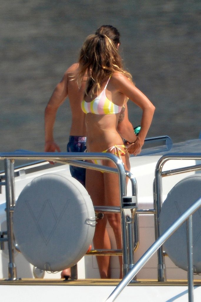 Topless Heidi Klum pictures – famous blonde enjoys extended foreplay on a boat gallery, pic 60