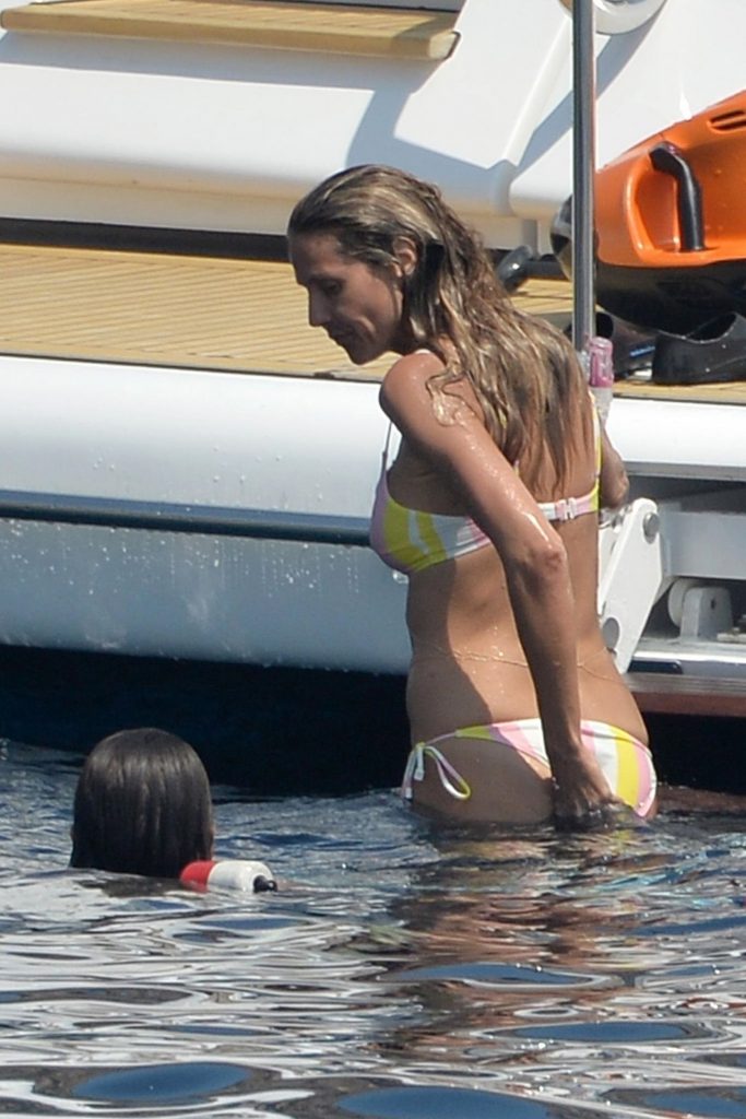 Topless Heidi Klum pictures – famous blonde enjoys extended foreplay on a boat gallery, pic 68