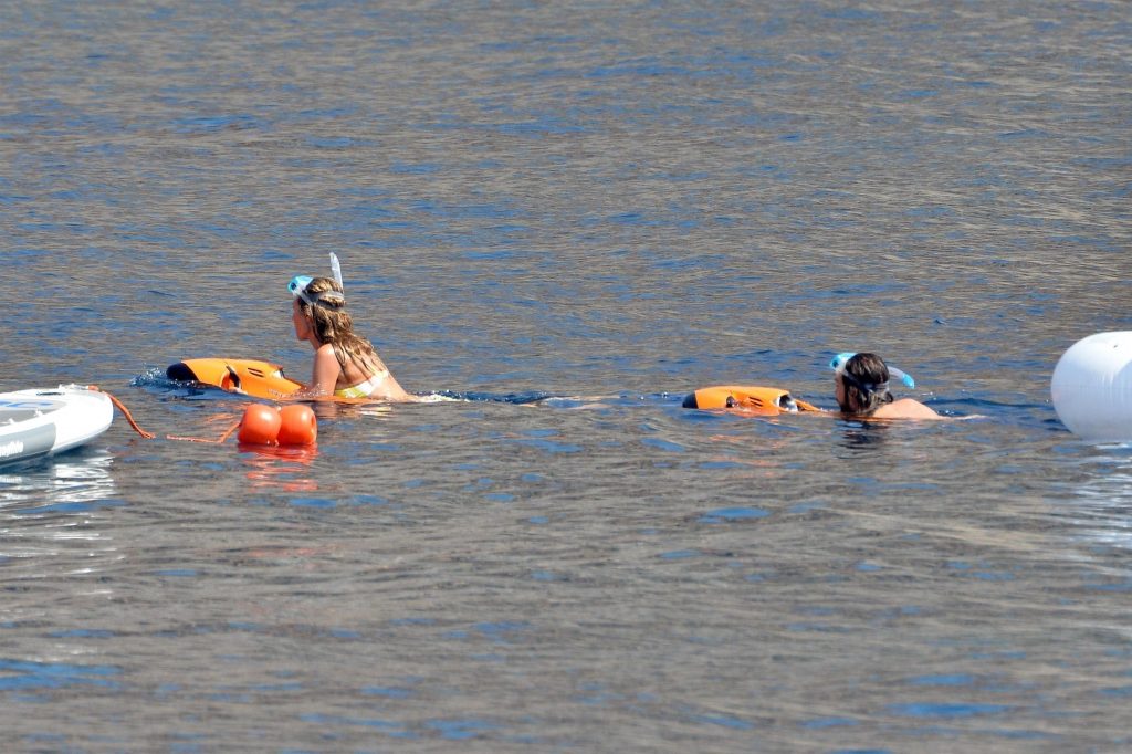 Topless Heidi Klum pictures – famous blonde enjoys extended foreplay on a boat gallery, pic 74