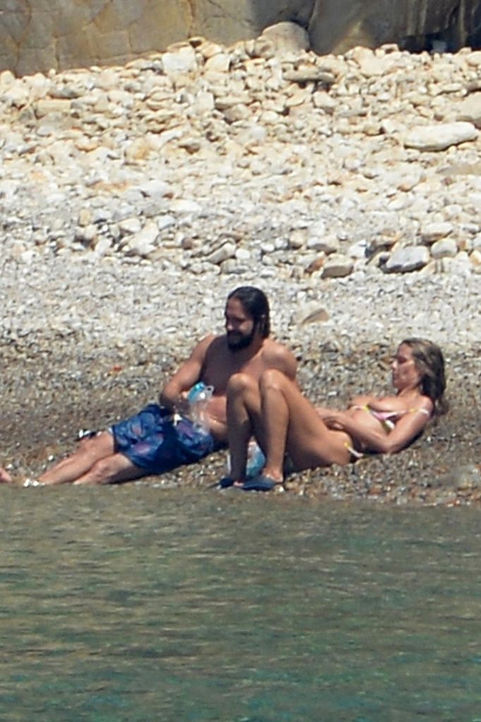 Topless Heidi Klum pictures – famous blonde enjoys extended foreplay on a boat gallery, pic 90