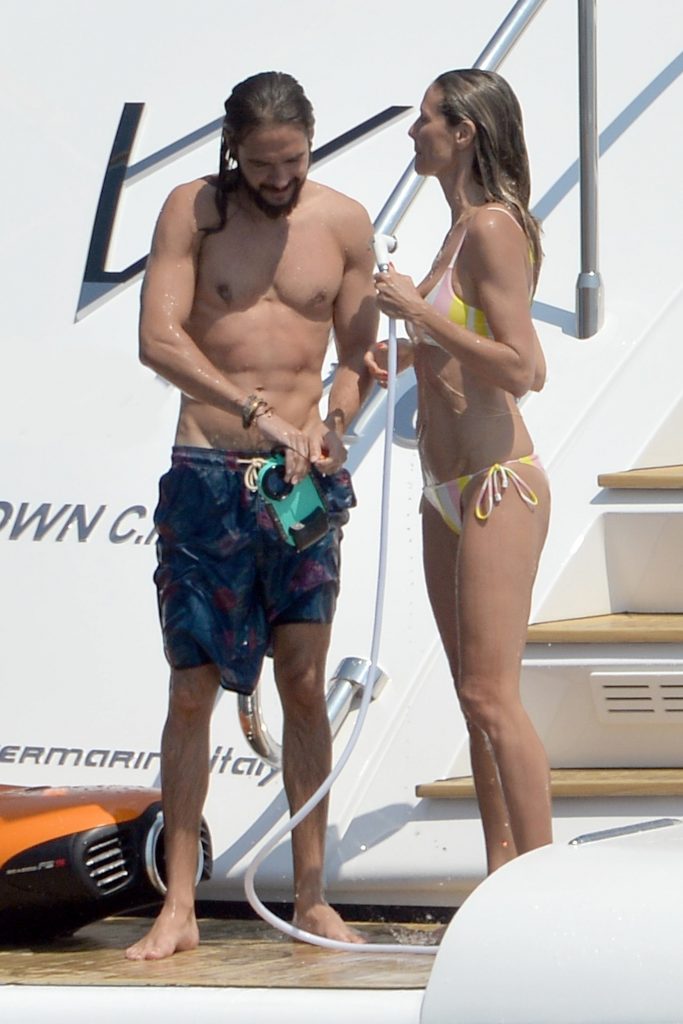 Topless Heidi Klum pictures – famous blonde enjoys extended foreplay on a boat gallery, pic 92