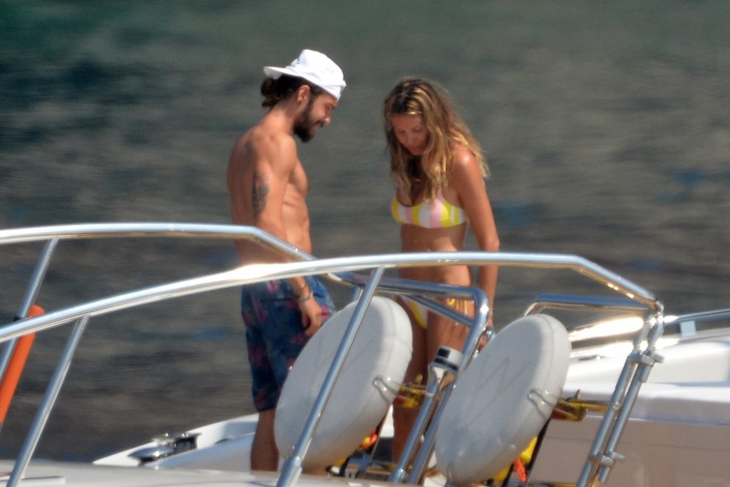 Topless Heidi Klum pictures – famous blonde enjoys extended foreplay on a boat gallery, pic 94