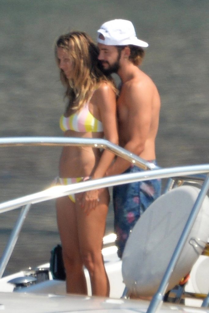 Topless Heidi Klum pictures – famous blonde enjoys extended foreplay on a boat gallery, pic 96