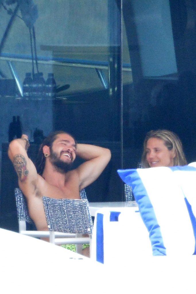 Topless Heidi Klum pictures – famous blonde enjoys extended foreplay on a boat gallery, pic 10