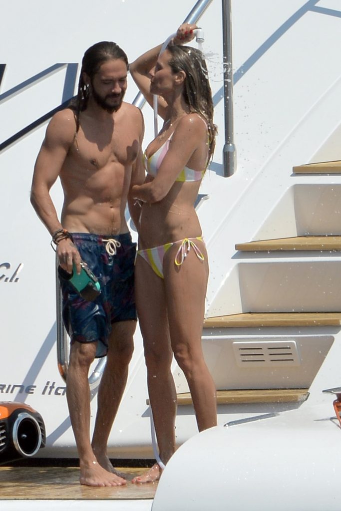 Topless Heidi Klum pictures – famous blonde enjoys extended foreplay on a boat gallery, pic 100