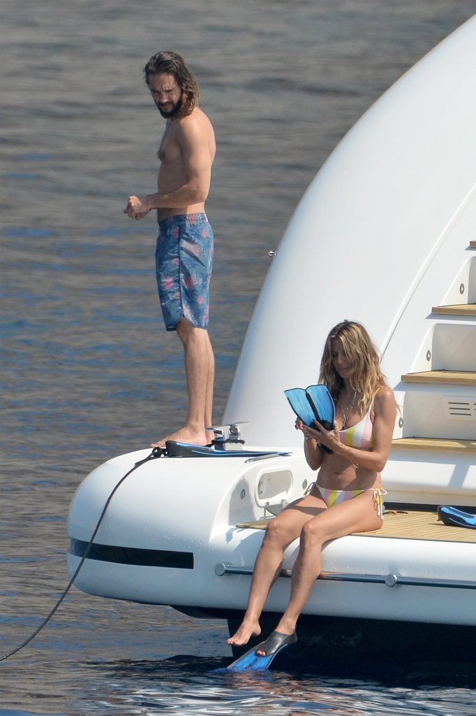 Topless Heidi Klum pictures – famous blonde enjoys extended foreplay on a boat gallery, pic 112