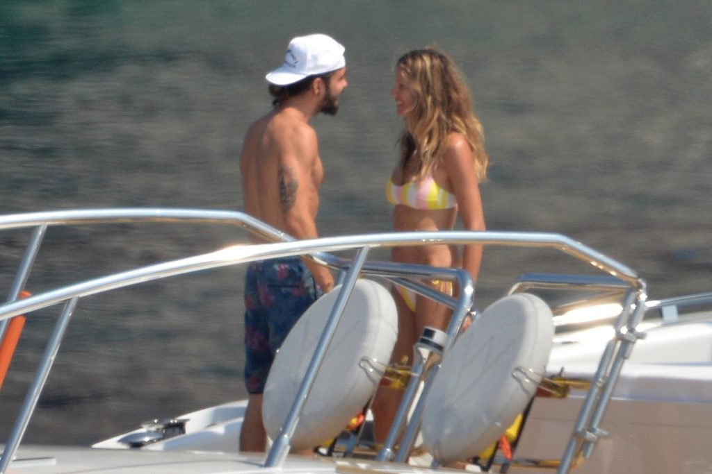 Topless Heidi Klum pictures – famous blonde enjoys extended foreplay on a boat gallery, pic 116