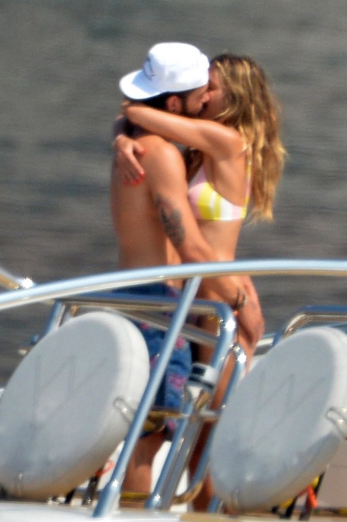 Topless Heidi Klum pictures – famous blonde enjoys extended foreplay on a boat gallery, pic 128