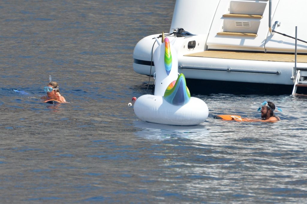 Topless Heidi Klum pictures – famous blonde enjoys extended foreplay on a boat gallery, pic 132