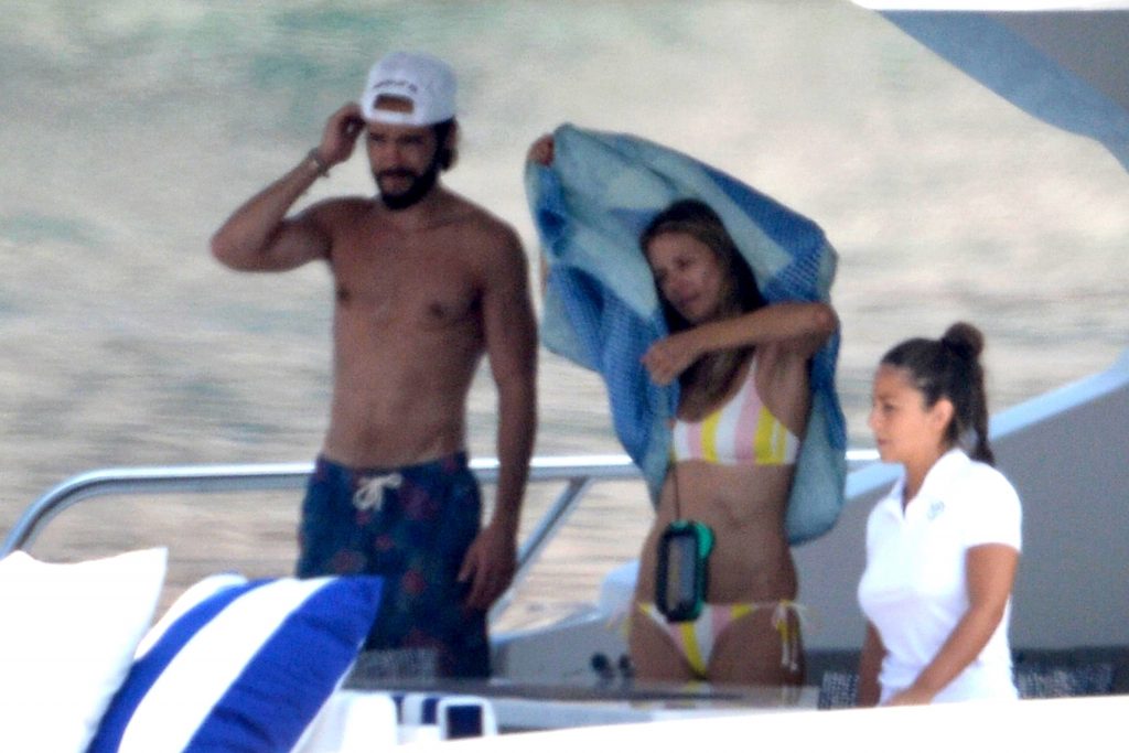 Topless Heidi Klum pictures – famous blonde enjoys extended foreplay on a boat gallery, pic 134