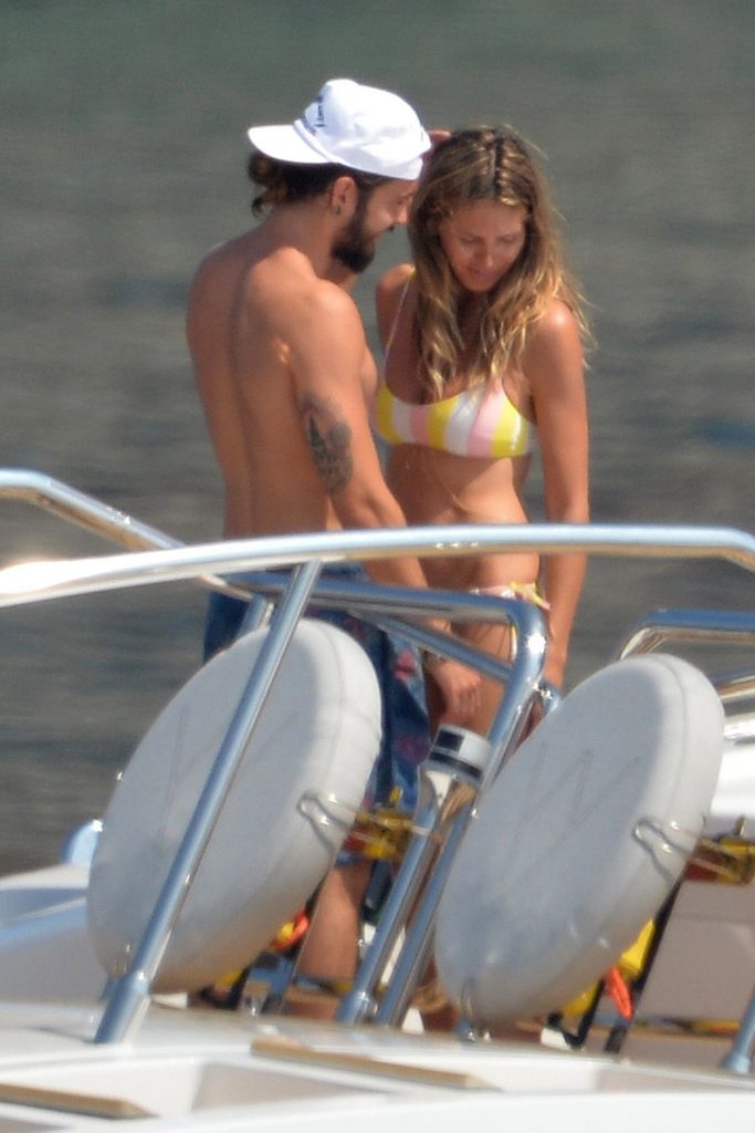 Topless Heidi Klum pictures – famous blonde enjoys extended foreplay on a boat gallery, pic 136