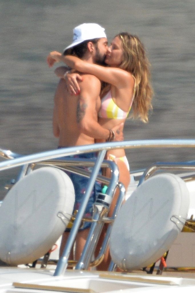 Topless Heidi Klum pictures – famous blonde enjoys extended foreplay on a boat gallery, pic 144