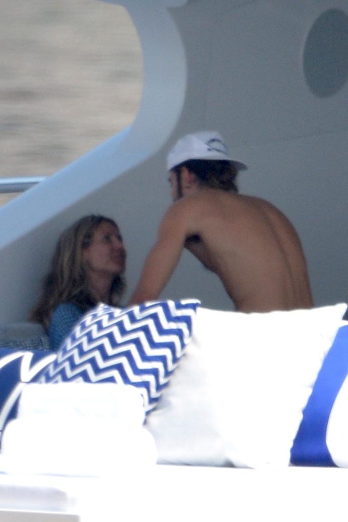 Topless Heidi Klum pictures – famous blonde enjoys extended foreplay on a boat gallery, pic 176