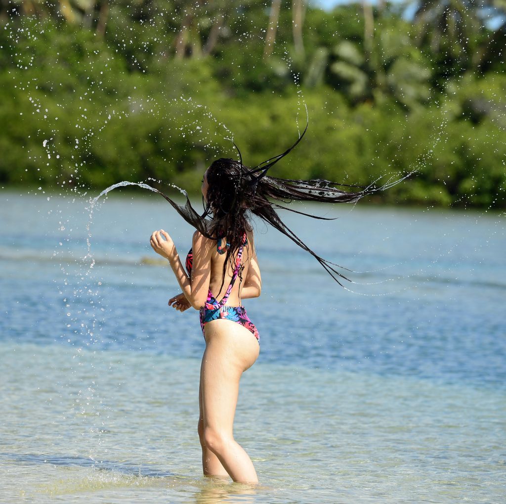 Farrah Abraham boob slip pictures from her latest Fiji vacation gallery, pic 30