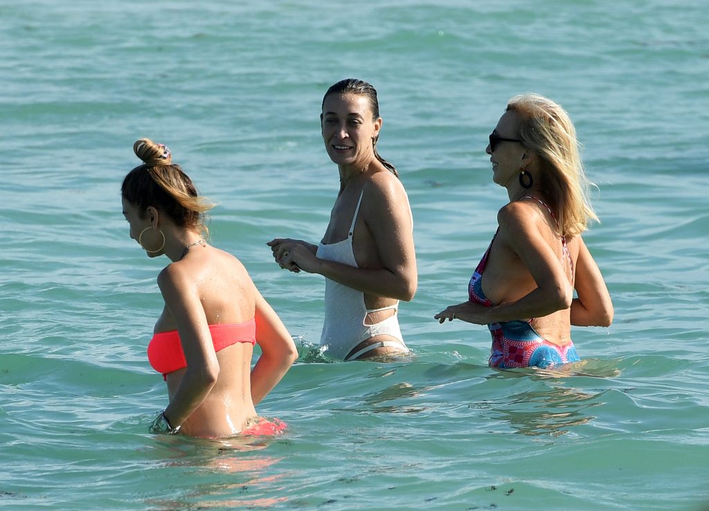 Alana Hadid and Marielle Hadid showing their enviable bodies on a beach gallery, pic 62