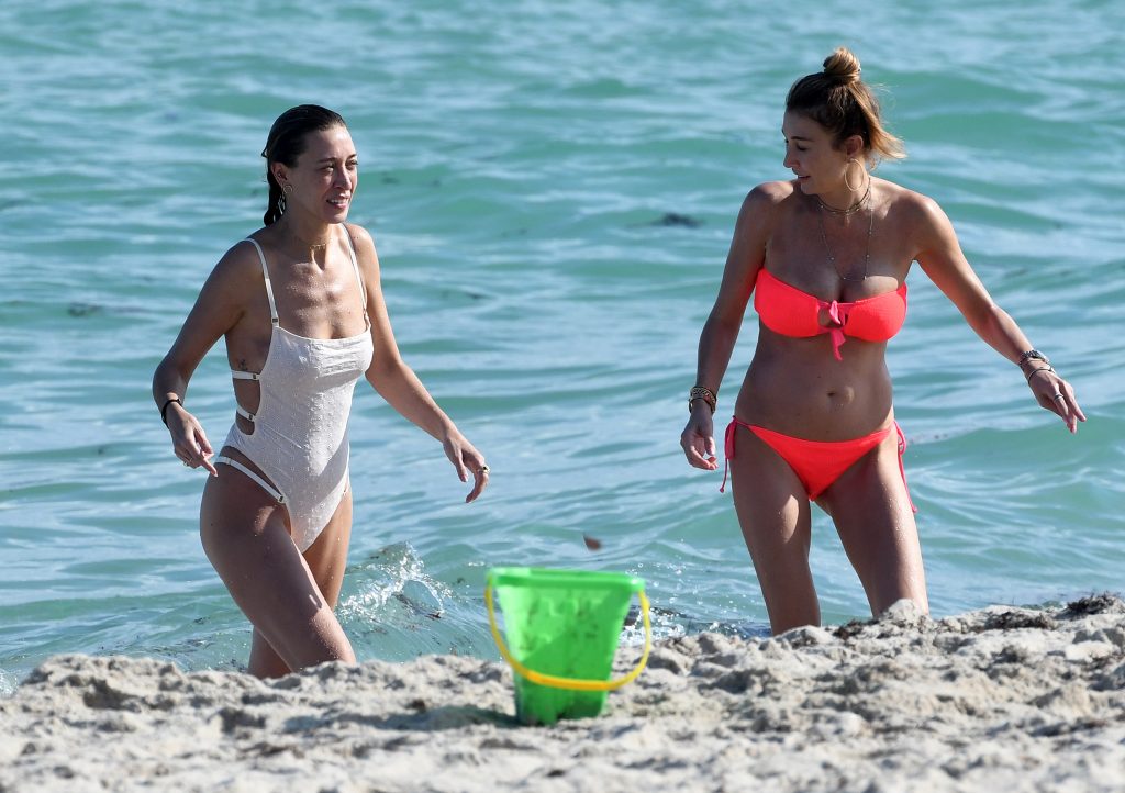 Alana Hadid and Marielle Hadid showing their enviable bodies on a beach gallery, pic 42