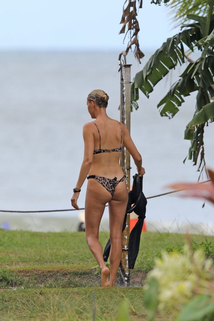 Sexiest surfer girl ever, Kelly Rohrbach, shows her bikini body and more gallery, pic 52