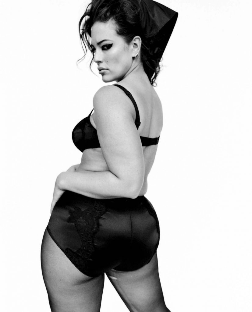 Brave and stunning Ashley Graham showing her curves on camera gallery, pic 8