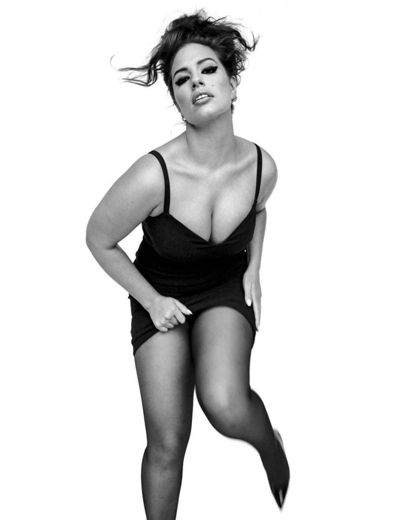 Brave and stunning Ashley Graham showing her curves on camera gallery, pic 12