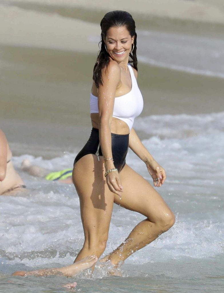 Brooke Burke showing her big MILF boobs while frolicking in the water gallery, pic 2
