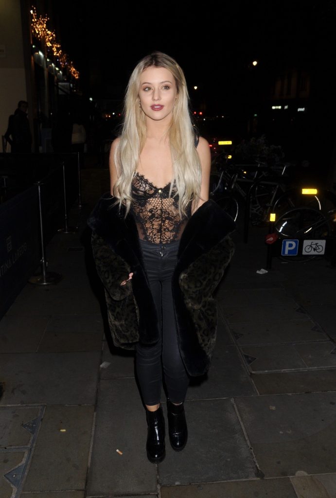 Sexy Tina Stinnes pictures taken outside Cantina Laredo in London gallery, pic 10